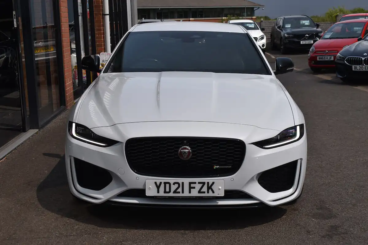 2021-jaguar-xe-20-d200-r-dynamic-black-big-2