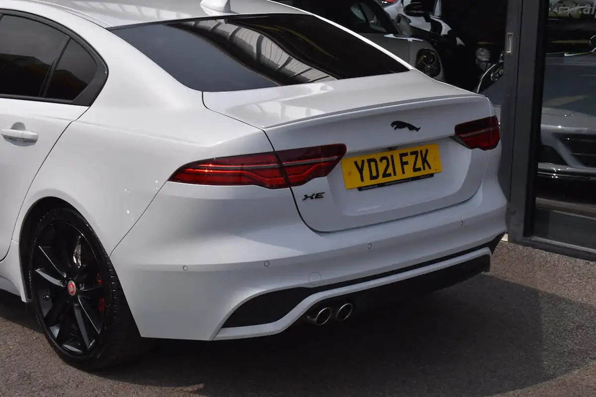 2021-jaguar-xe-20-d200-r-dynamic-black-big-25