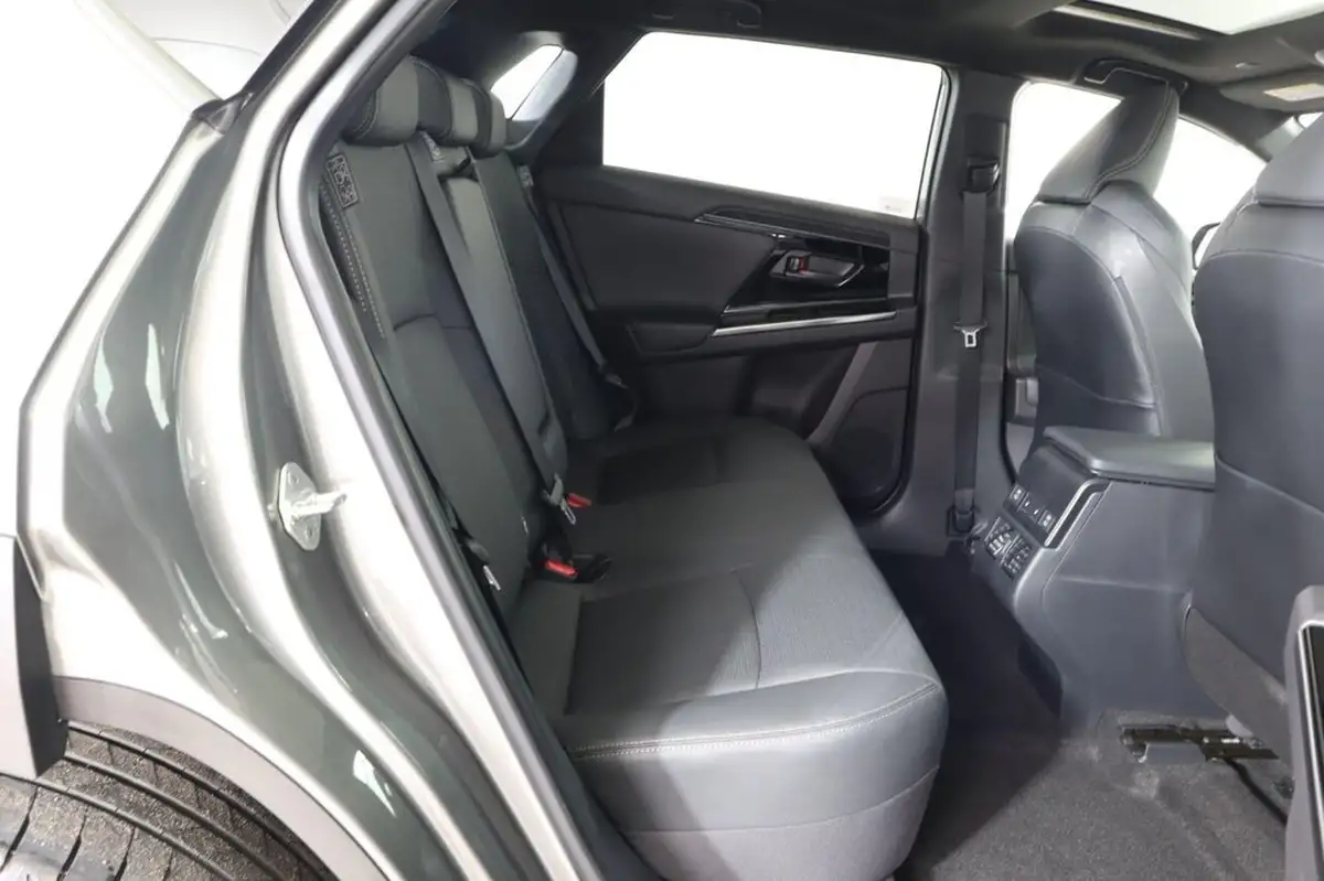 2023-subaru-solterra-e-touring-big-14