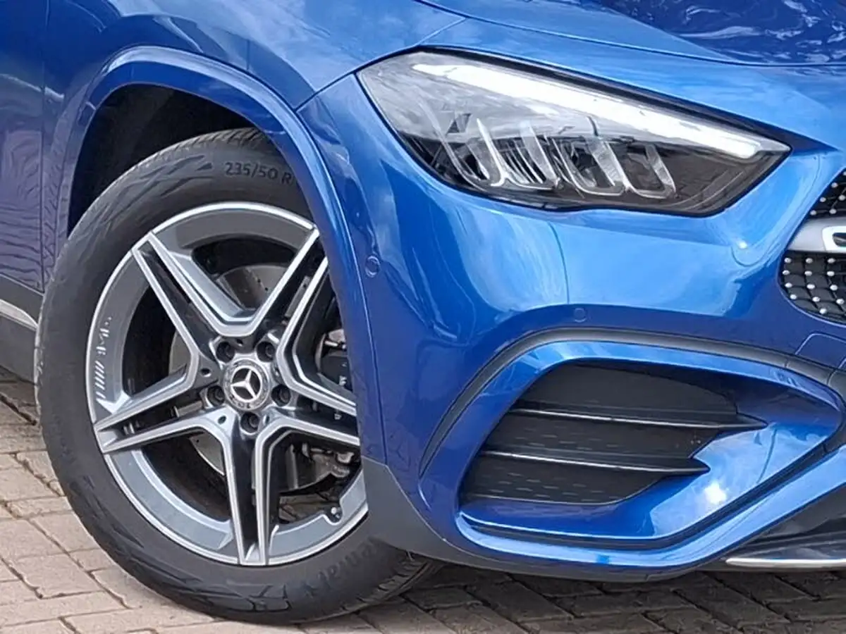 2024-mercedes-benz-gla-class-13-gla-200-amg-line-executive-big-8