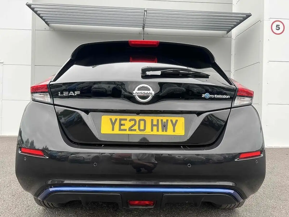 2020-nissan-leaf-e-tekna-big-3