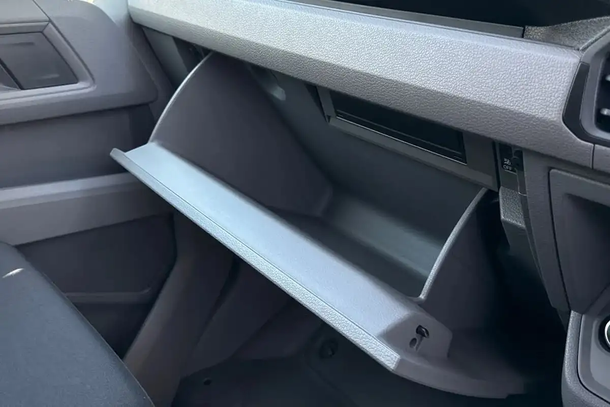 2024-volkswagen-crafter-20tdi-cr35-mwb-commerce-140pseu6d-panel-van-big-59
