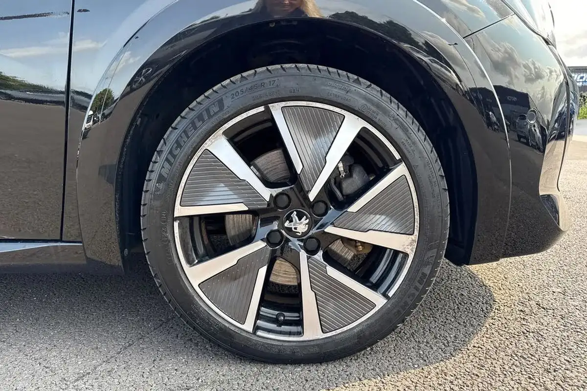 2021-peugeot-208-e-gt-premium-big-9