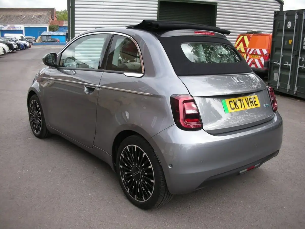 2021-fiat-500c-e-la-prima-big-7