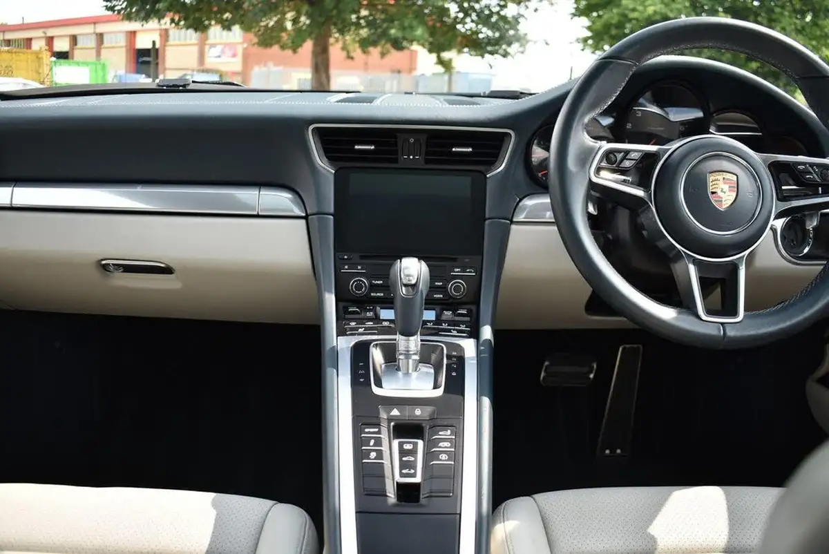 2016-porsche-911-30-carrera-coupe-pdk-big-7