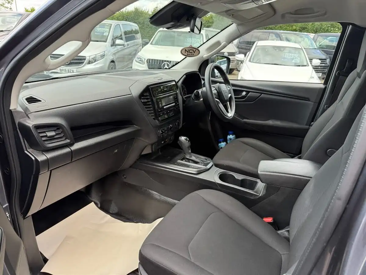 2023-isuzu-d-max-19td-utility-4x4-extended-auto-big-7