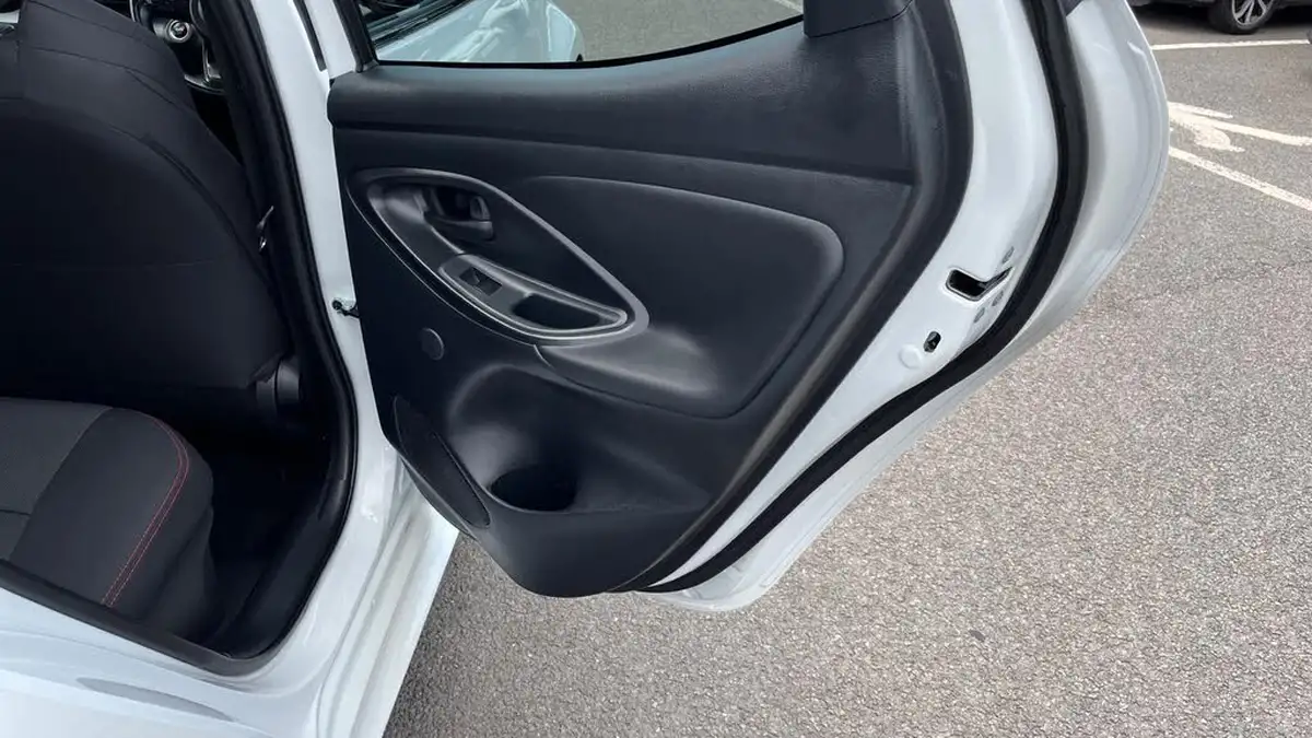 2022-toyota-yaris-15-vvt-i-gr-sport-big-25