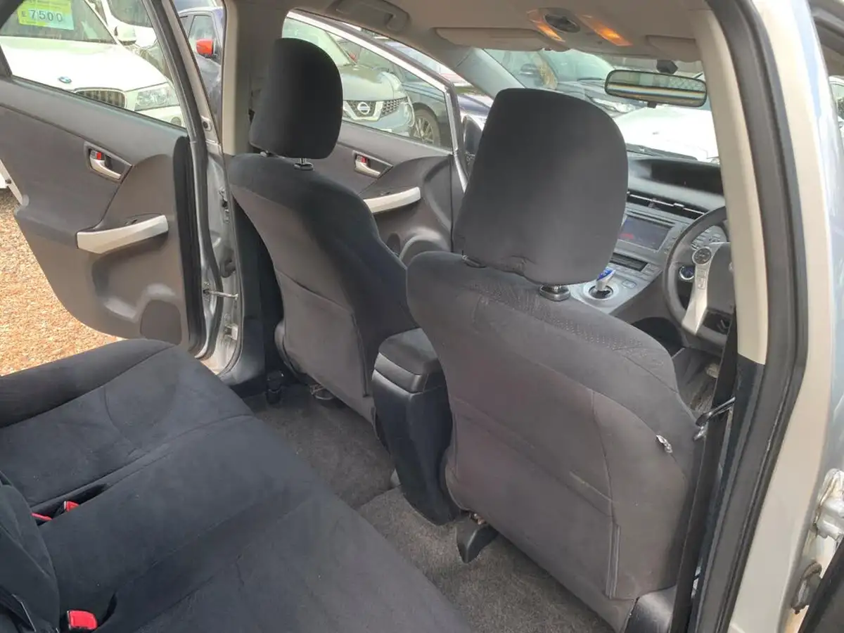 2012-toyota-prius-18-vvt-i-t3-1798cc-big-37