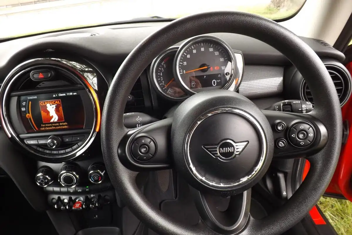 2019-mini-cooper-15-cooper-classic-hatchback-3d-auto-big-24