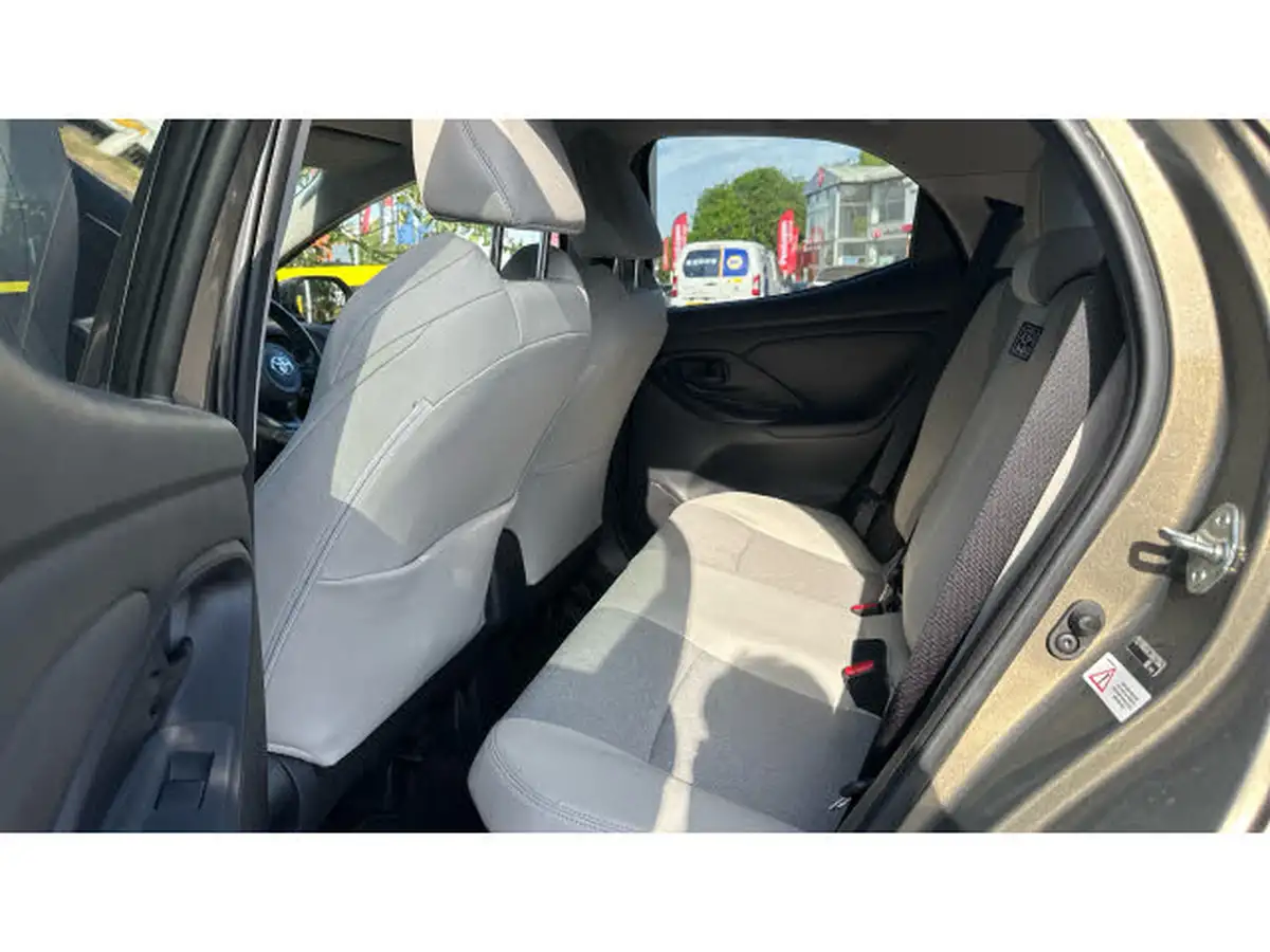 2022-toyota-yaris-cross-15-vvt-i-excel-city-packpan-roof-big-12