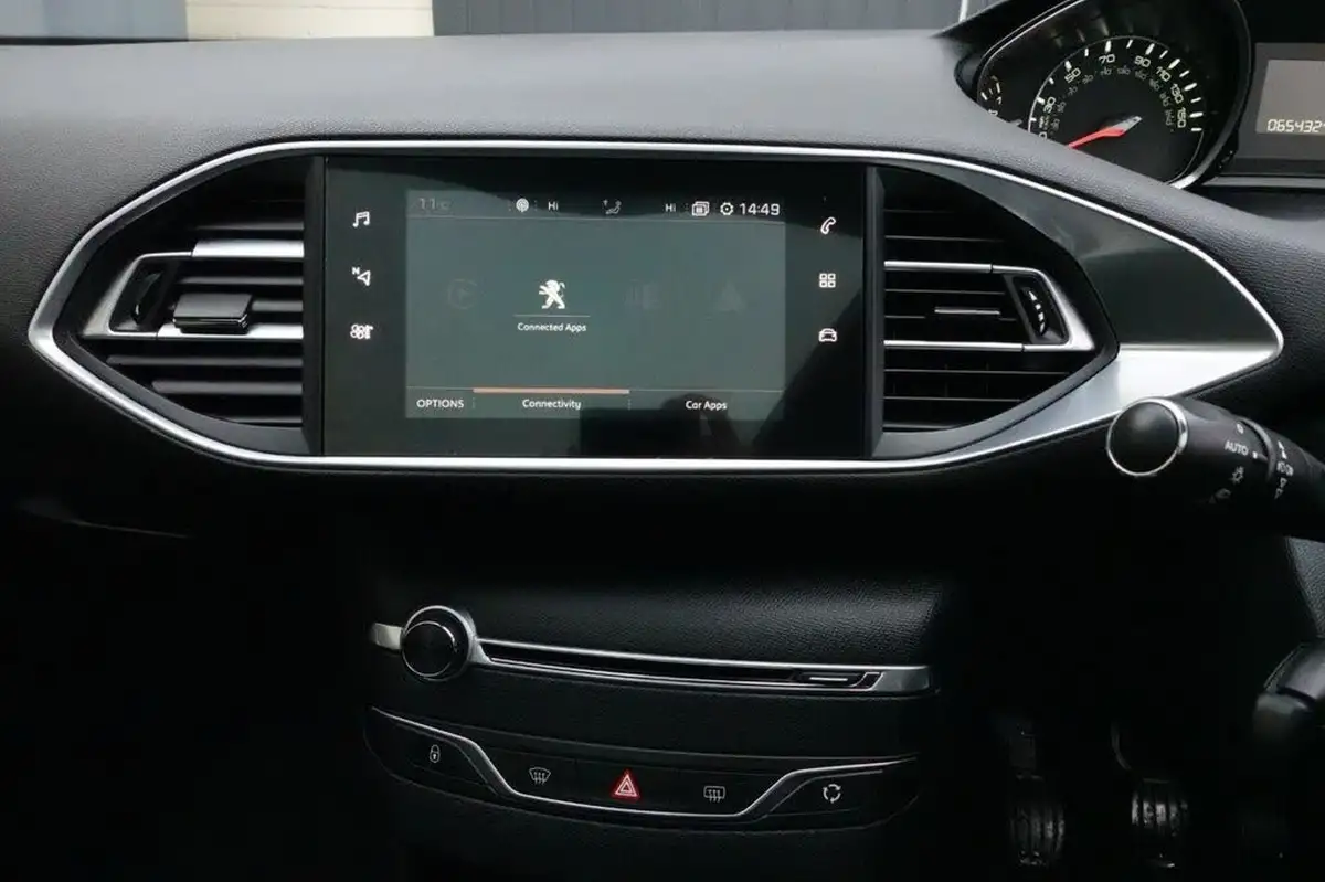 2019-peugeot-308-12-puretech-allure-110bhp-big-29
