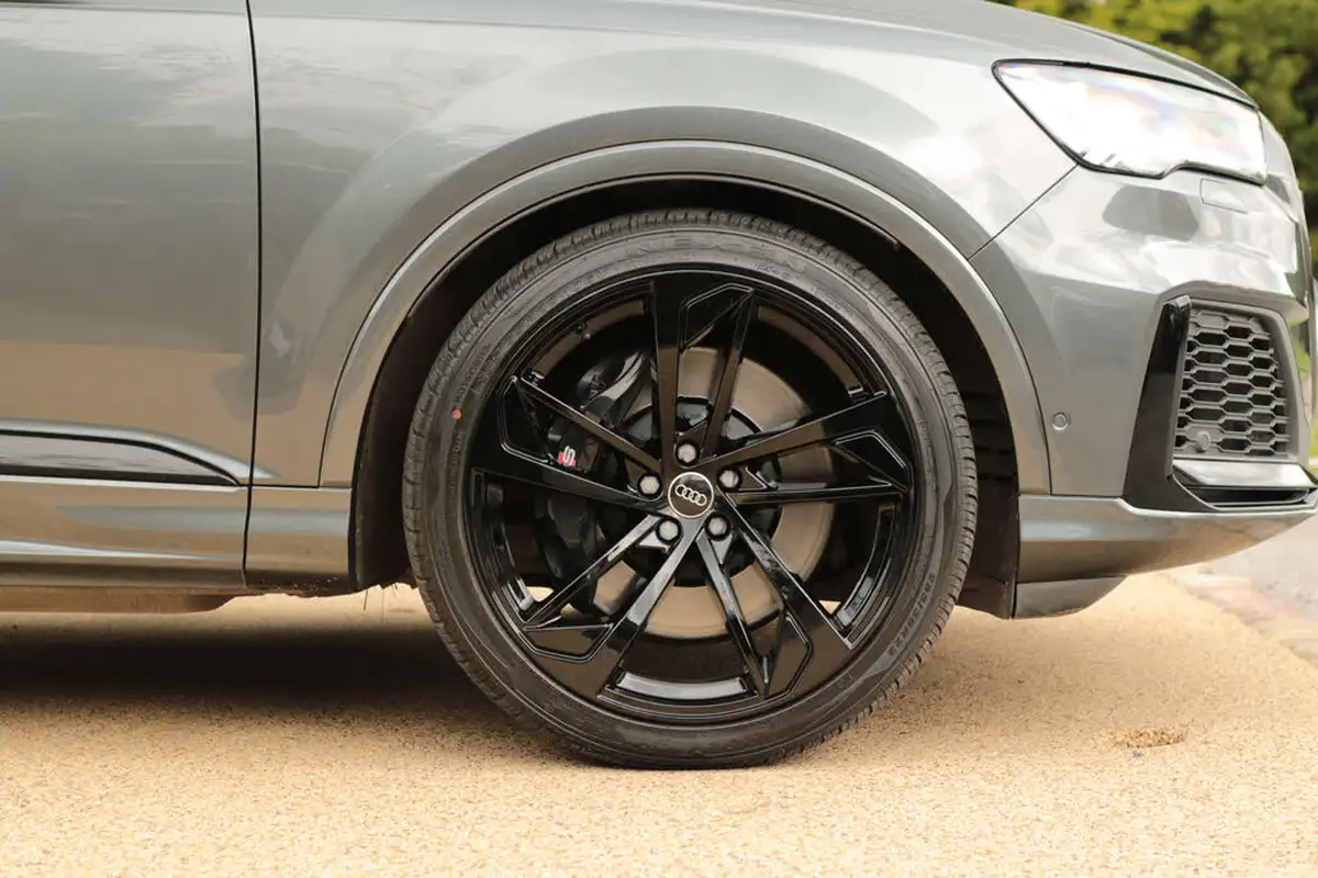 2022-audi-sq7-40-tfsi-black-edition-big-24