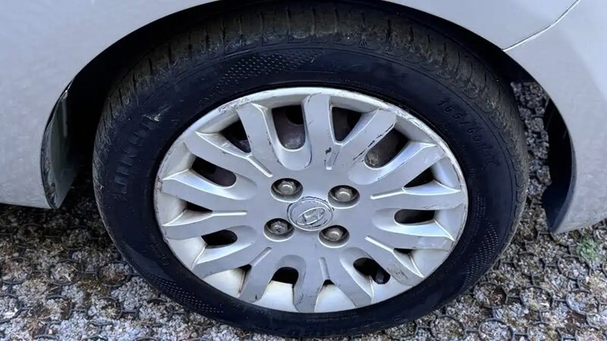 2010-hyundai-i10-12-classic-big-32