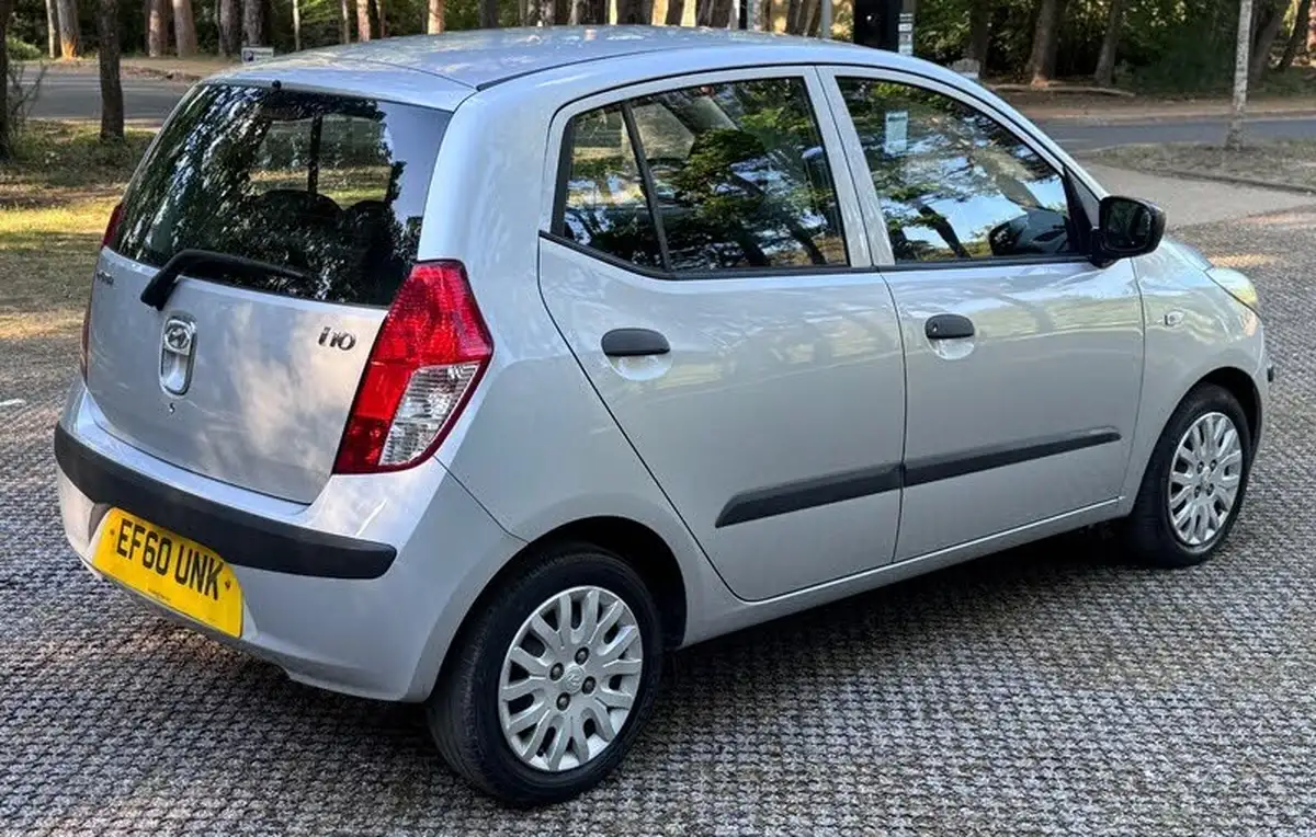 2010-hyundai-i10-12-classic-big-8