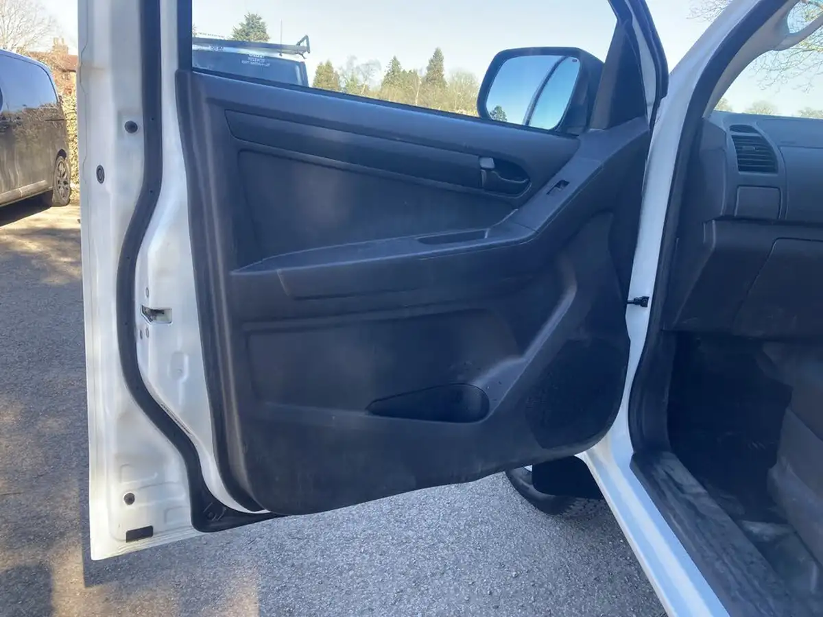 2019-isuzu-d-max-19td-utility-4x4-extended-pick-up-big-19