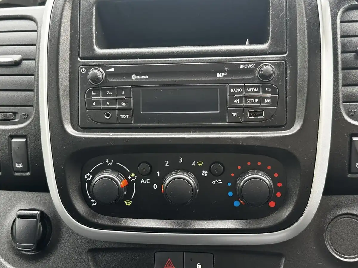 2017-renault-trafic-16dci-sl27-125-formula-edition-big-40