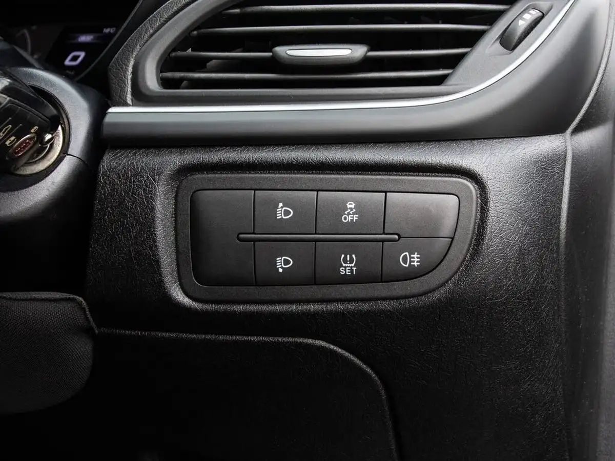 2018-fiat-tipo-14-easy-hatchback-big-15