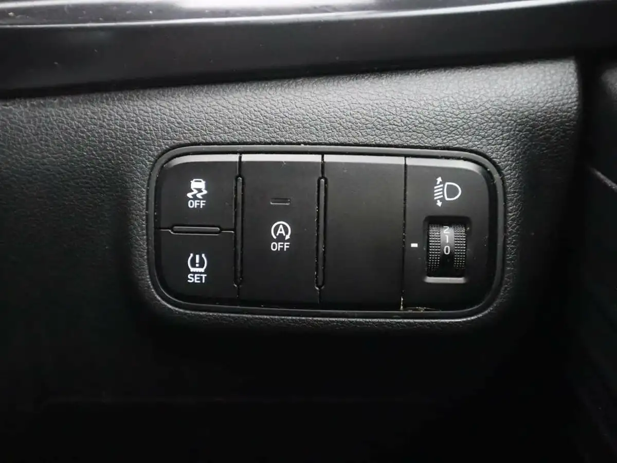 2022-hyundai-i20-10-t-gdi-se-connect-dct-big-34