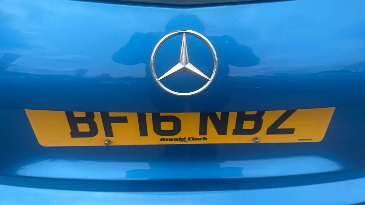 2016-mercedes-benz-a-class-15d-a180d-sport-ss-7g-dct-big-25