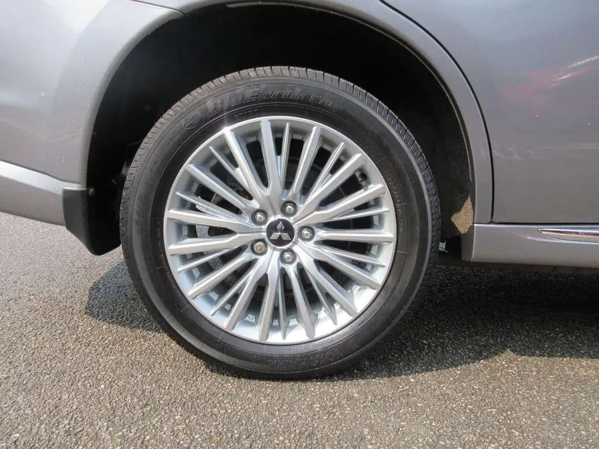 2020-mitsubishi-outlander-24-dynamic-phev-big-8