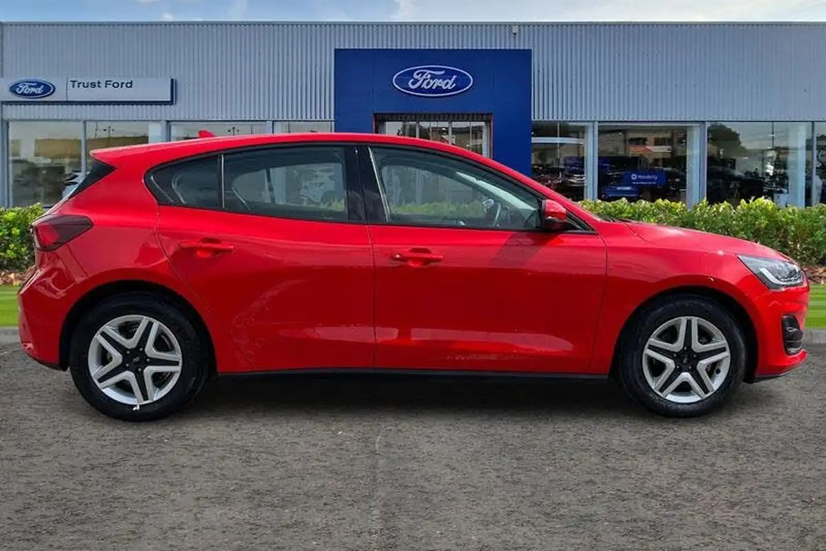 2022-ford-focus-10t-trend-hybrid-mhev-hatchback-powershift-big-2