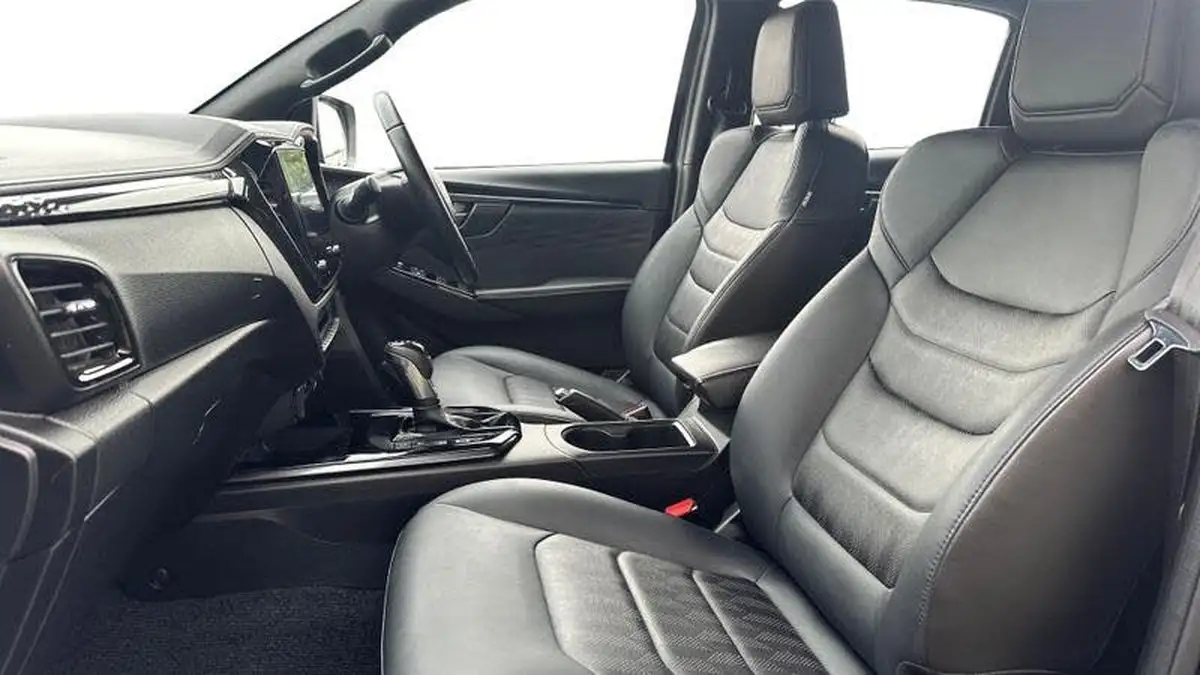 2024-isuzu-d-max-19td-v-cross-auto-big-2