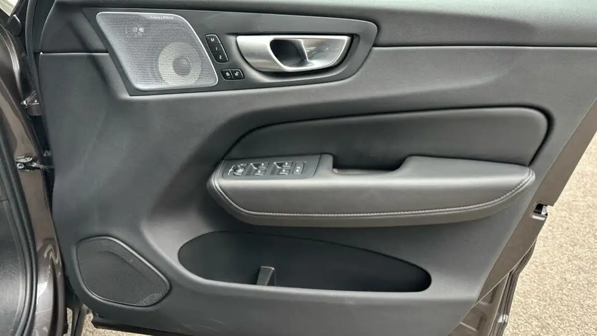 2024-volvo-xc60-20-b5-ultimate-big-27