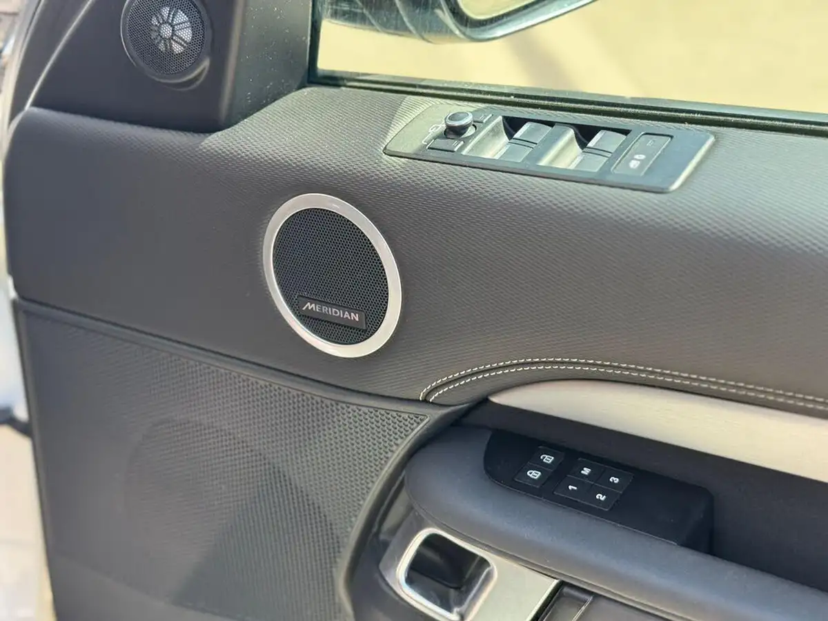 2021-land-rover-discovery-30-d300-r-dynamic-se-big-22