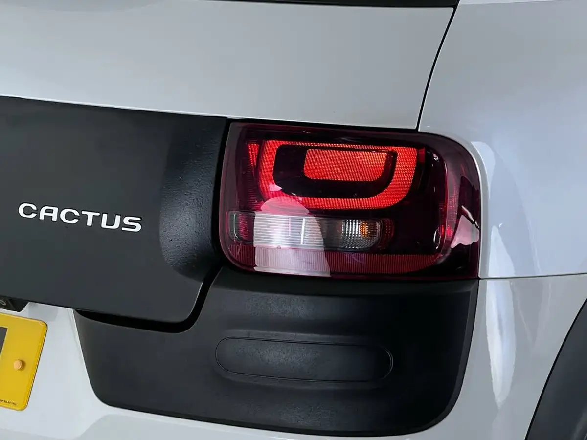 2017-citroen-c4-cactus-16bluehdi-w-big-7