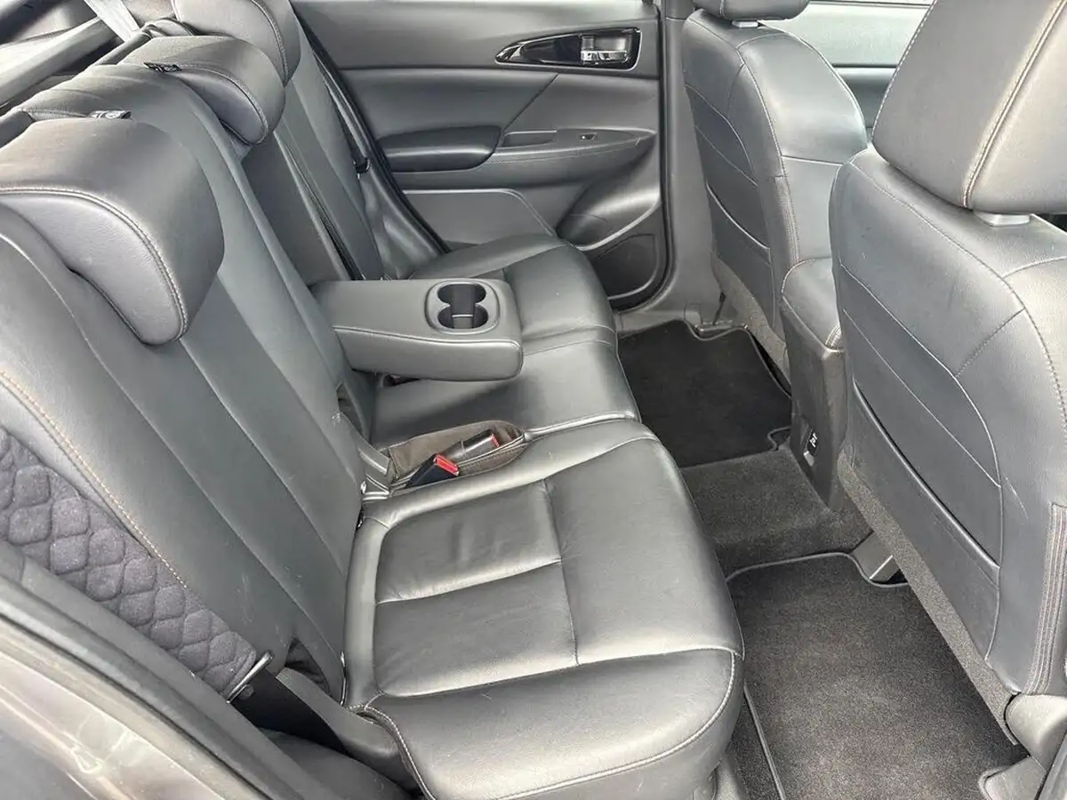 2019-mitsubishi-eclipse-cross-15-exceed-4wd-auto-big-16