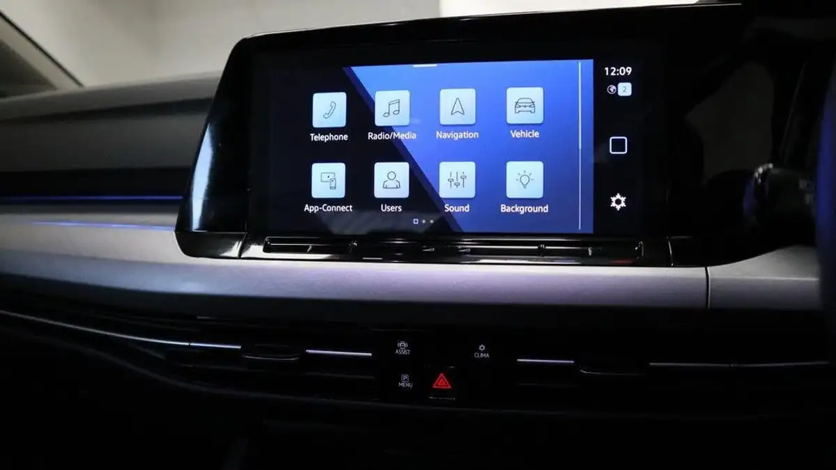 2023-volkswagen-golf-15-etsi-life-150ps-hatchback-big-7