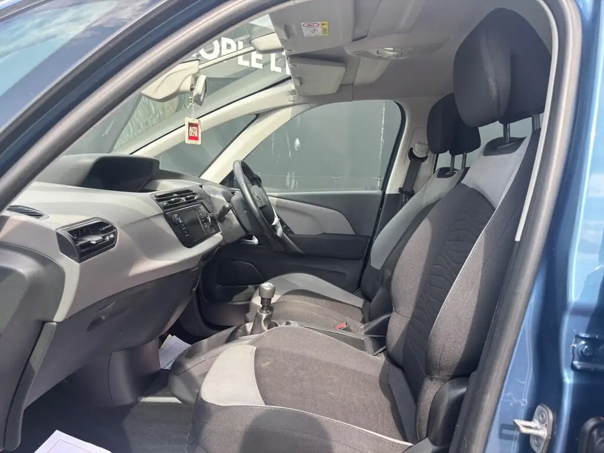 2016-citroen-c4-picasso-16bluehdi-vtr-120ps-big-26