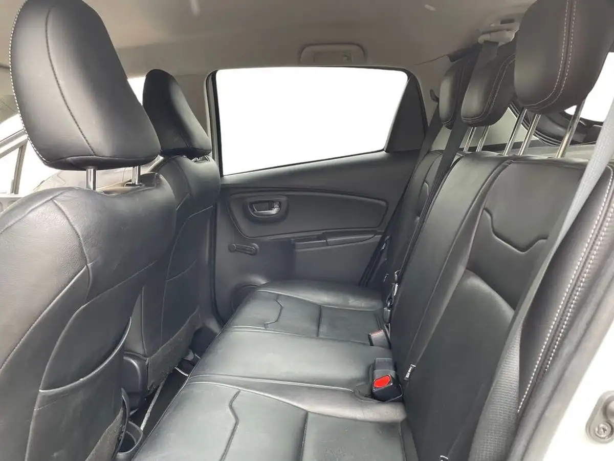 2019-toyota-yaris-15-vvt-i-y20-98bhp-hybrid-1497cc-e-cvt-big-10