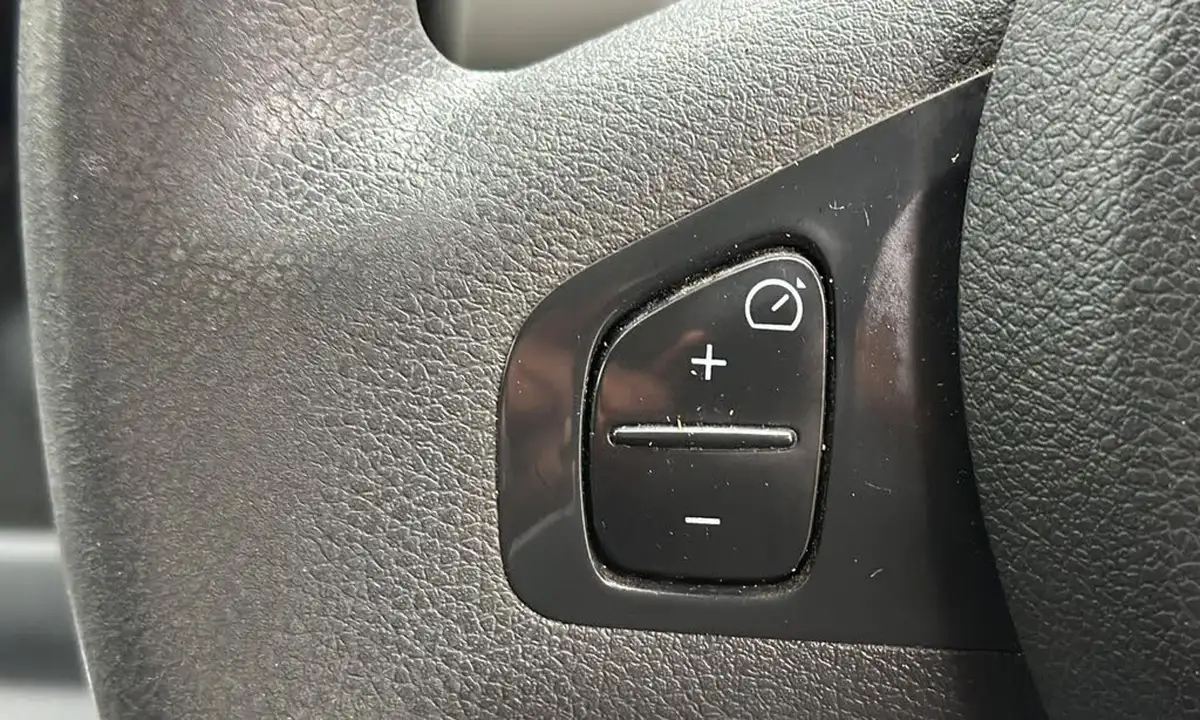 2017-renault-trafic-16dci-ll29-125-sport-nav-energy-125-e6-panel-van-big-39