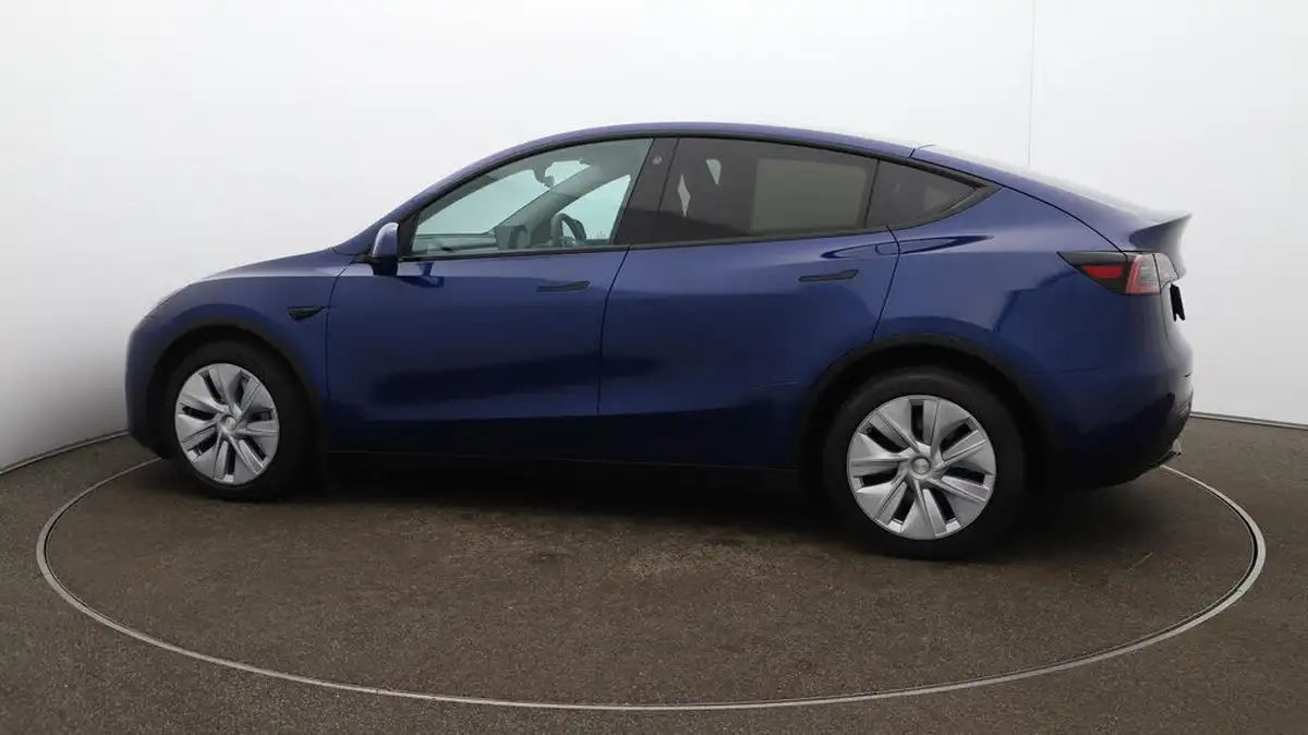 2022-tesla-model-y-e-long-range-big-58