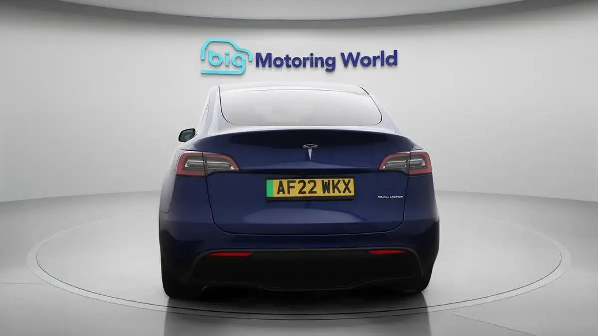 2022-tesla-model-y-e-long-range-big-6