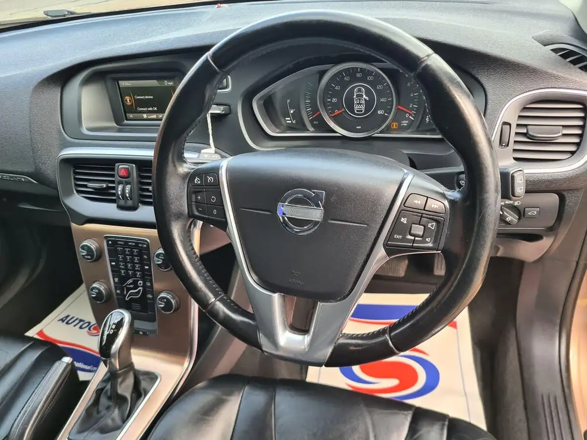 2013-volvo-v40-16td-d2-cross-country-lux-powershift-big-29