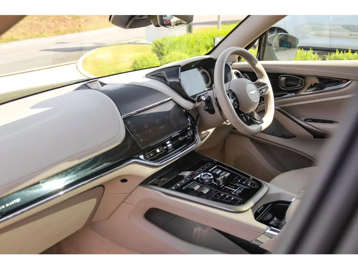 2024-aston-martin-dbx-40-v8-big-39