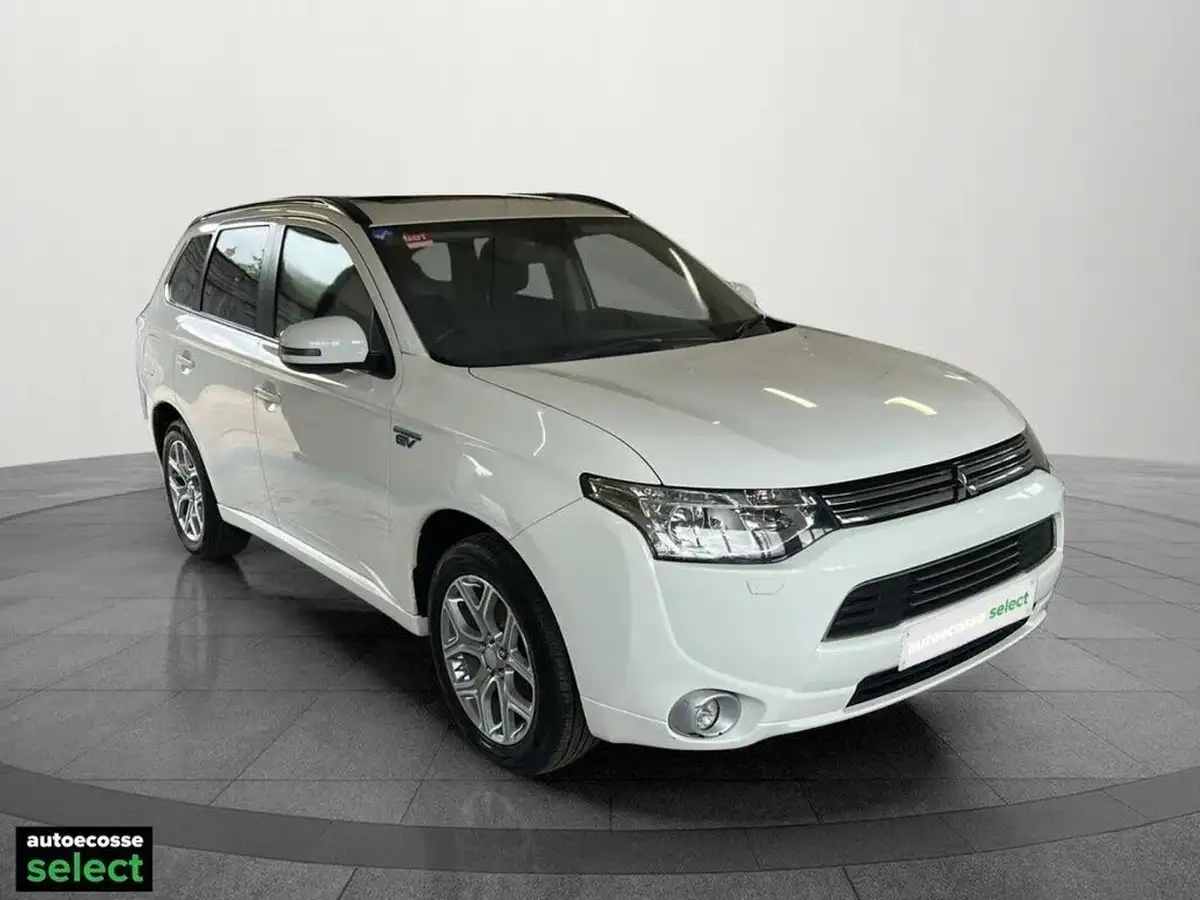 2015-mitsubishi-outlander-20-gx4h-phev-big-2