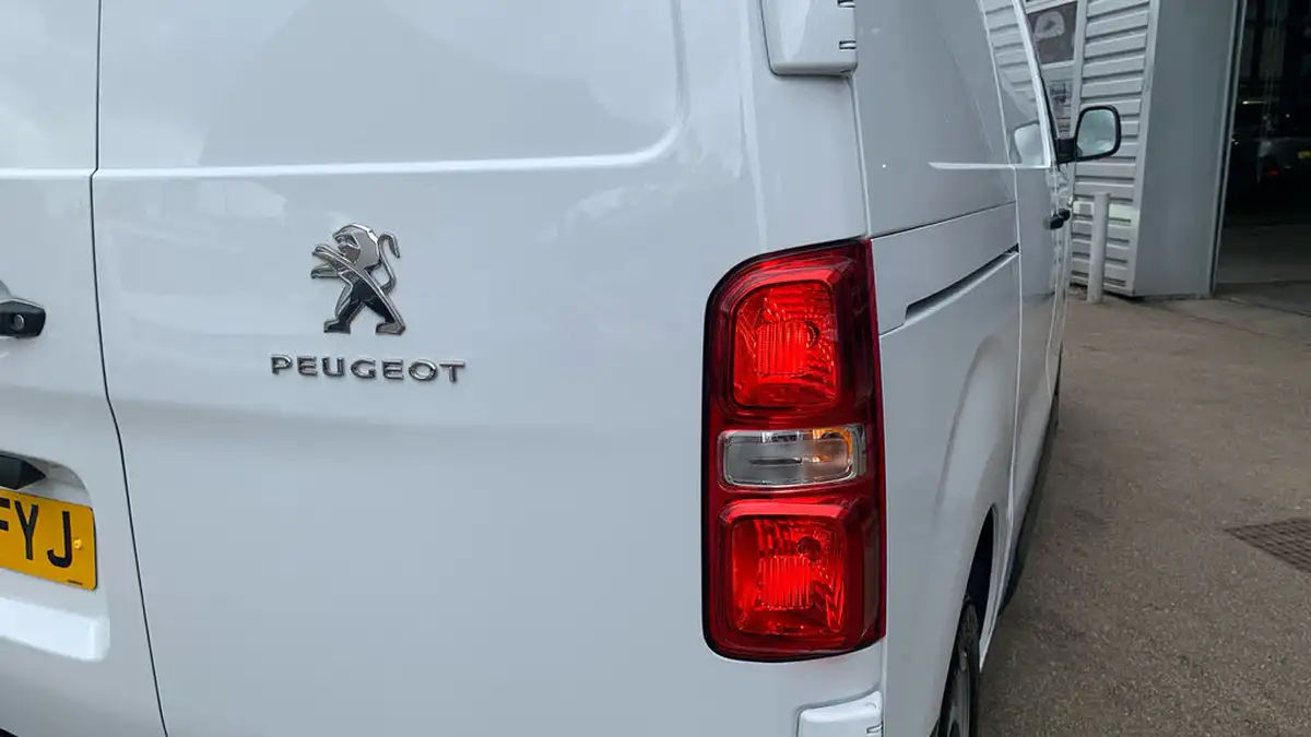 2023-peugeot-expert-15-bluehdi-professional-premium-standard-1000-big-33