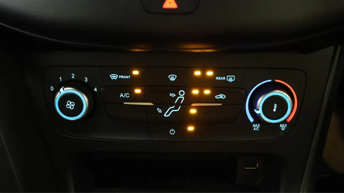 2018-ford-focus-10t-st-line-140ps-hatchback-big-12