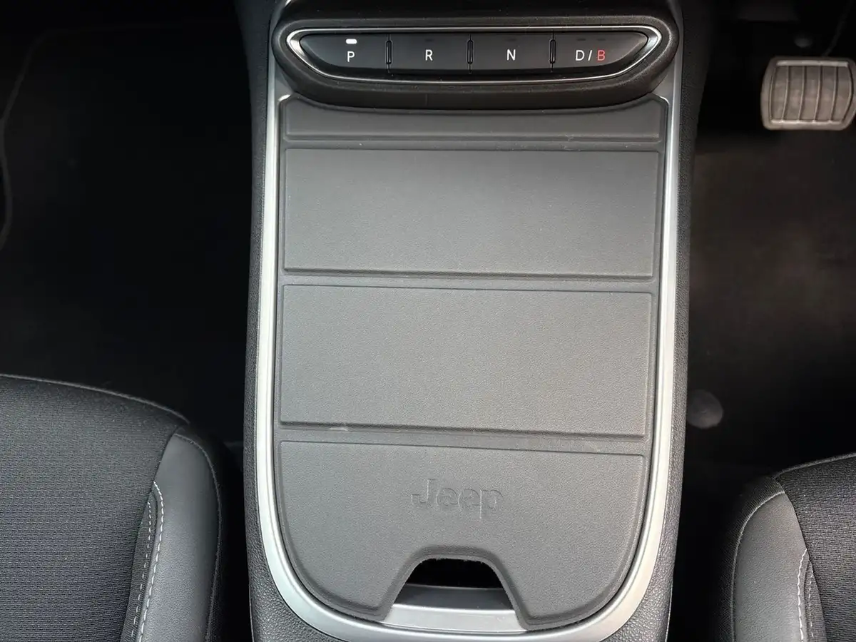 2024-jeep-avenger-e-summit-big-34