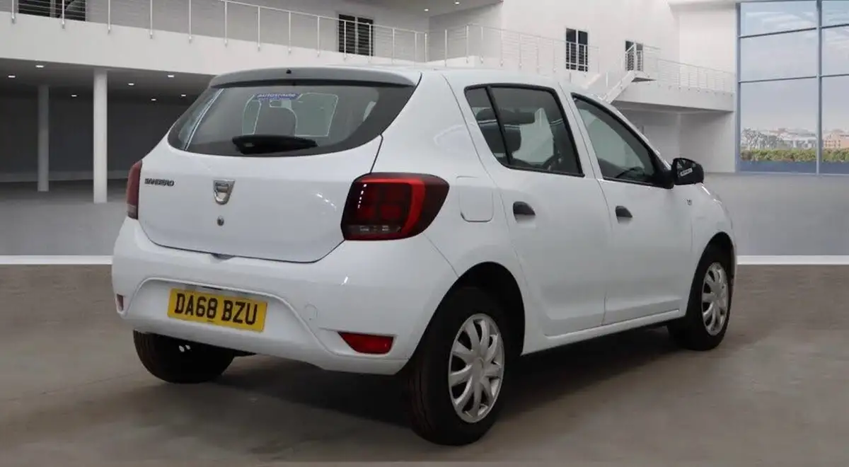 2018-dacia-sandero-10-sce-essential-big-1