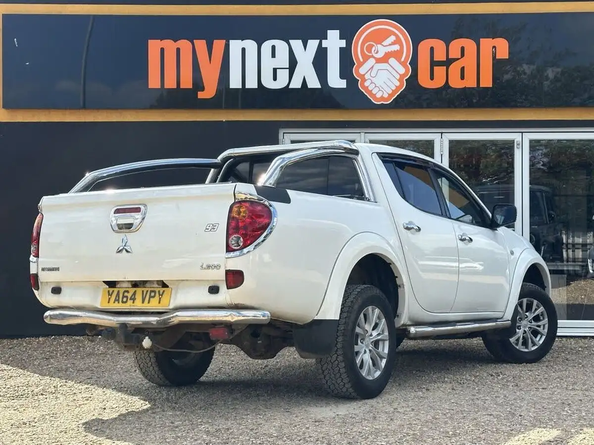 2015-mitsubishi-l200-25td-barbarian-auto-big-9