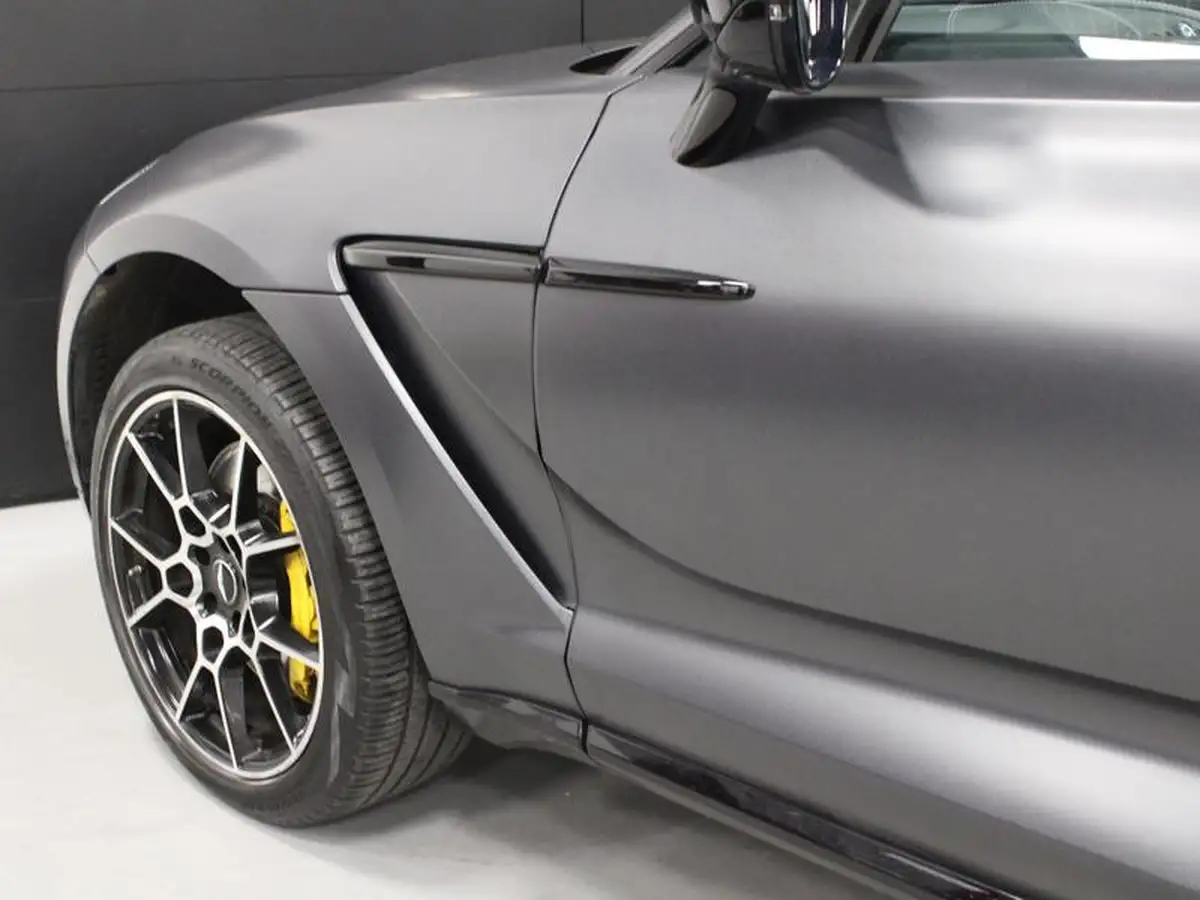 2022-aston-martin-dbx-40-v8-big-7