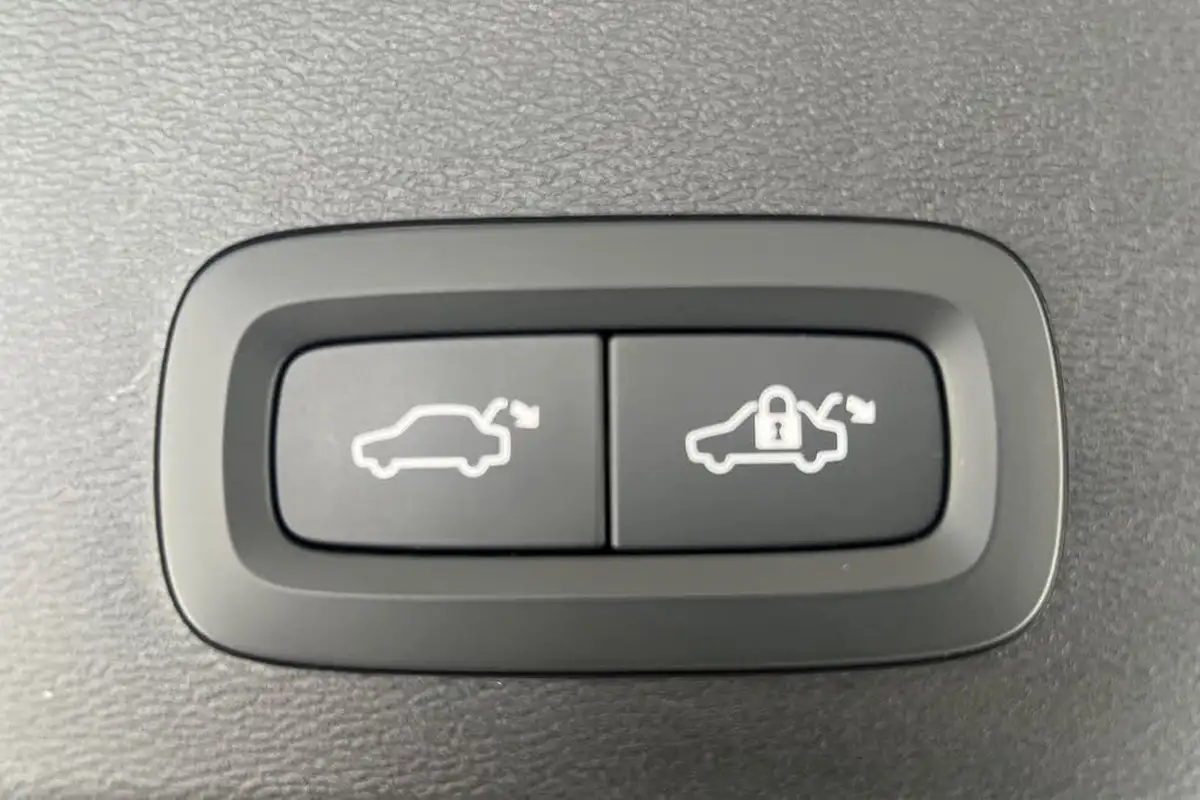 2022-volvo-xc40-15-t3-r-design-auto-big-20