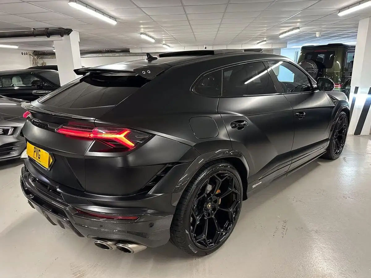2023-lamborghini-urus-40-no-trim-big-18