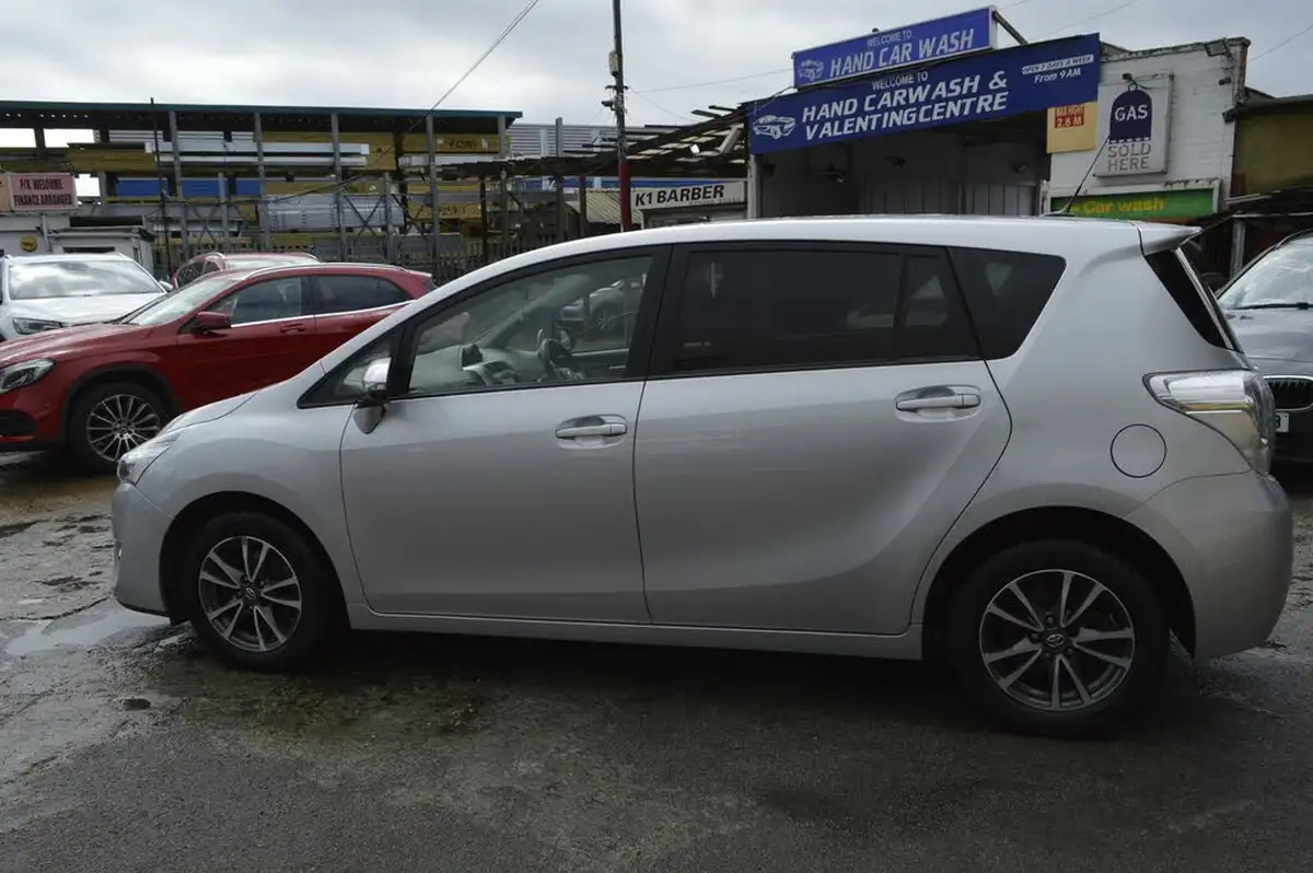 2014-toyota-verso-18-icon-7st-big-4