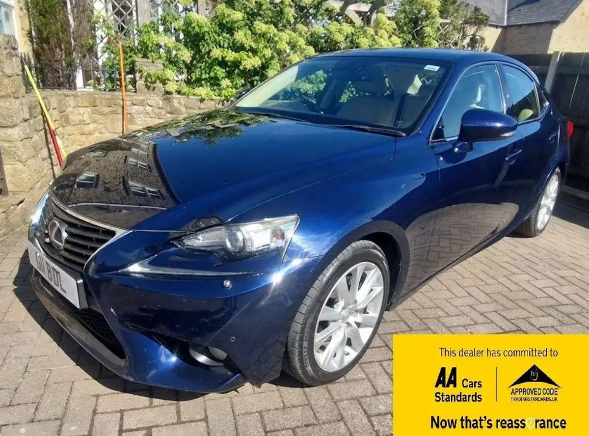 2014-lexus-is-300h-25-luxury-big-1