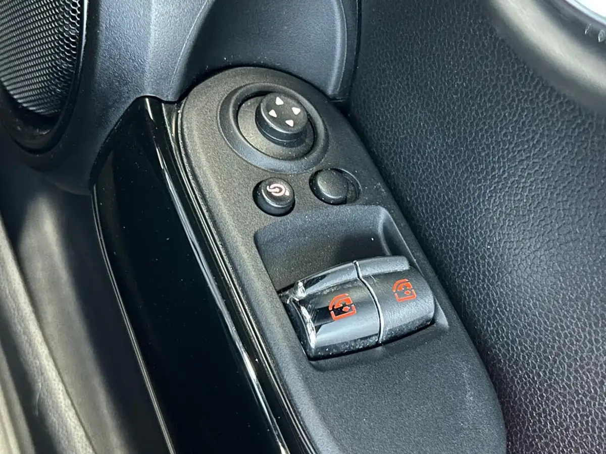 2019-mini-cooper-20-john-cooper-works-comfortnav-hatchback-3d-auto-big-28